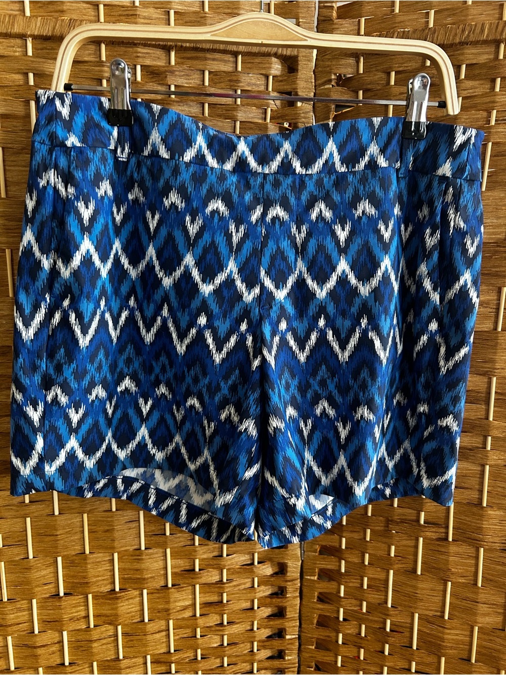 Spanx Blue Ikat Print Shorts Pull-On Stretch Size Large